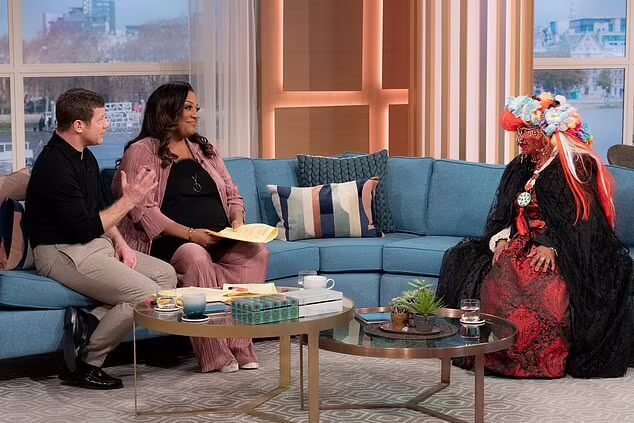 رازهای باورنکردنی زنی که با ۱۵,۰۰۰ پیرسینگ رکورددار جهان است (عکس)