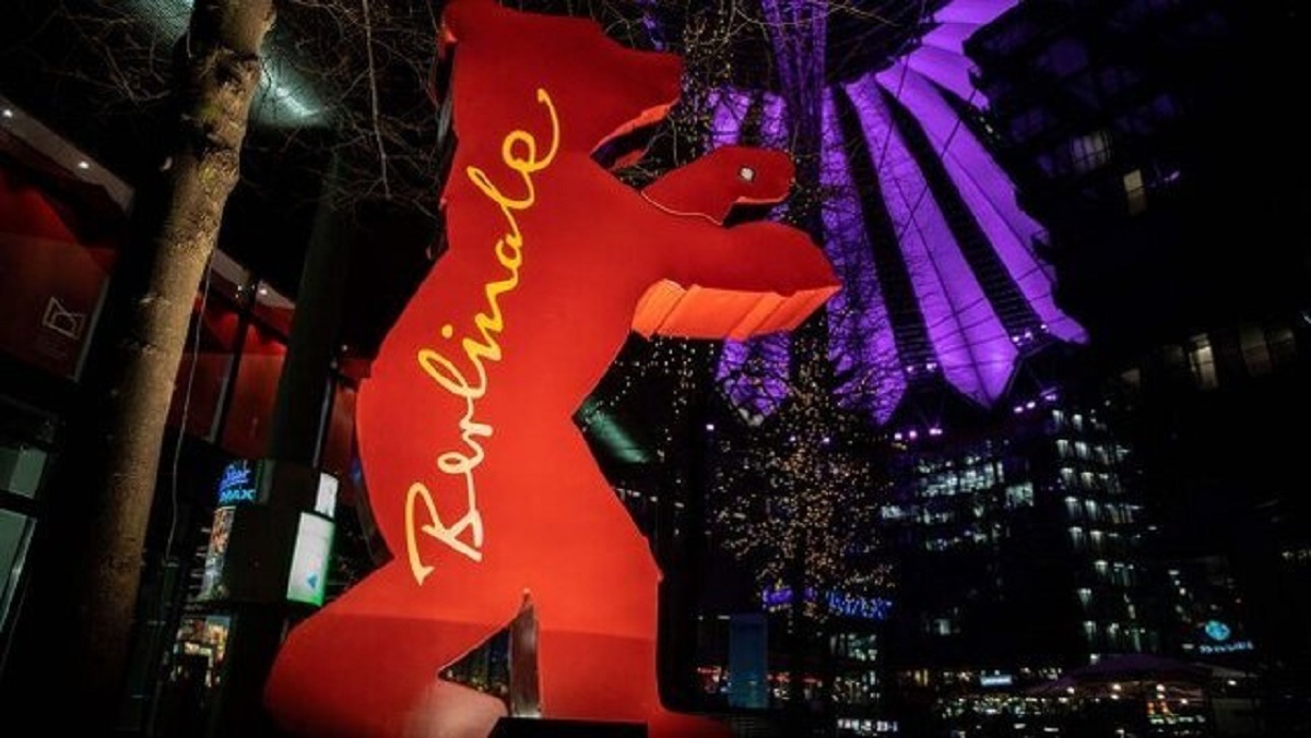 عوامل «دروازه‌ی رؤیاها» بر روی فرش قرمز جشنواره فیلم برلین (+عکس)