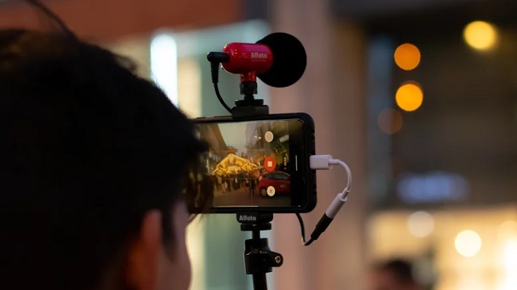 آموزش: چگونه با پیکسل 7 پرو و سایر دستگاههای اندرویدی، فیلمبرداری سینمایی انجام دهیم آموزش: چگونه با پیکسل 7 پرو و سایر دستگاههای اندرویدی، فیلمبرداری سینمایی انجام دهیم