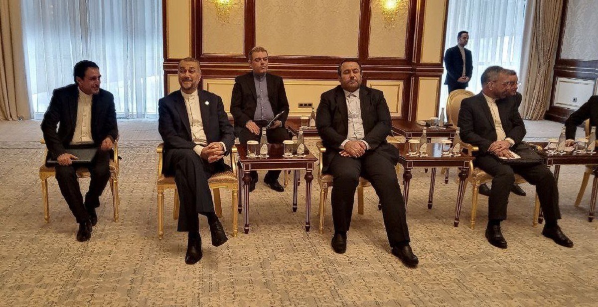 حاشیه دیدار وزیران خارجه ایران و پاکستان (+عکس) / تاخیر پسر بی‌نظیر بوتو و غیبت پرچم