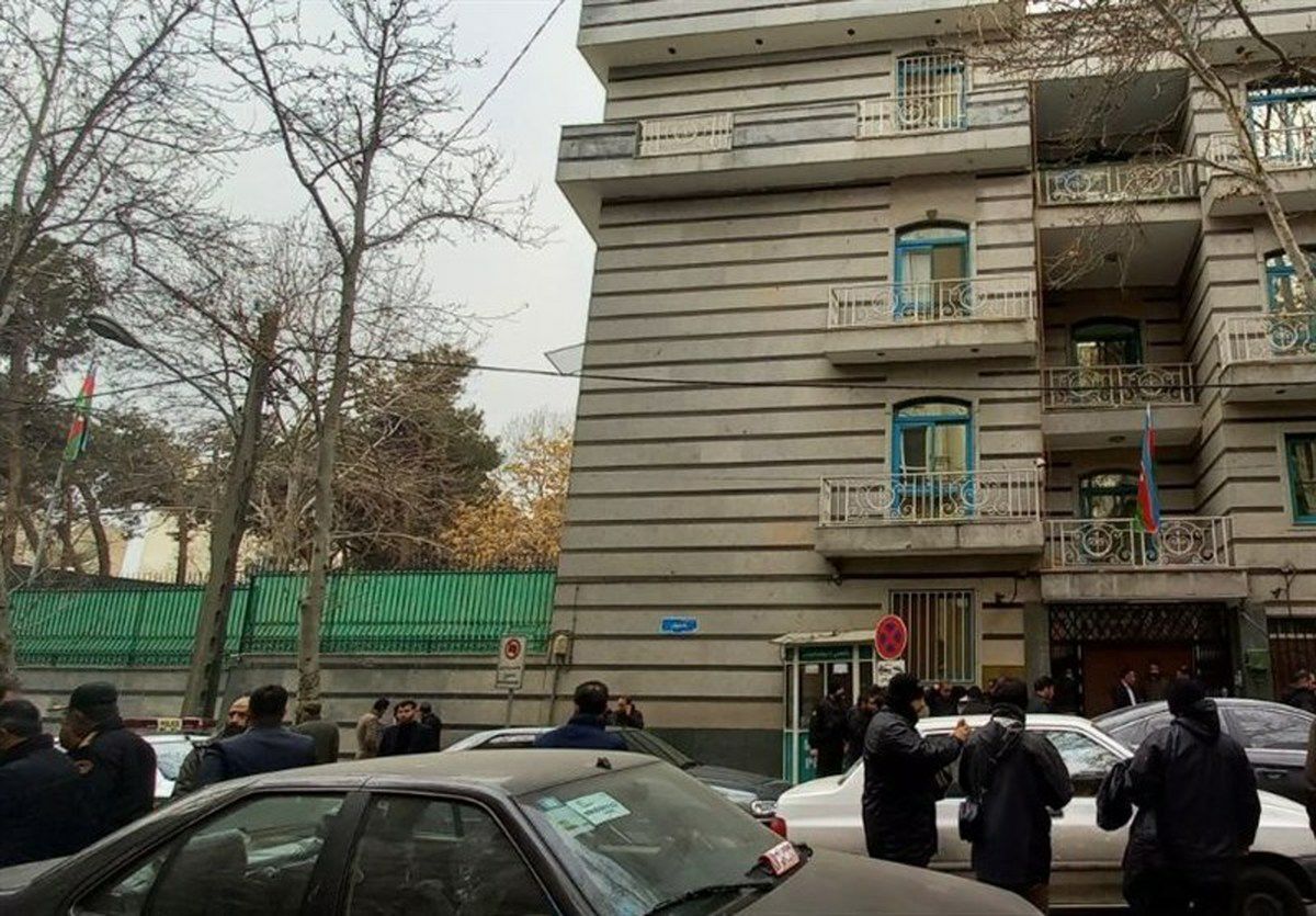 پلیس: حمله به سفارت آذربایجان در تهران/ فرد مهاجم دستگیر شد/ یک کشته و 2 مجروح