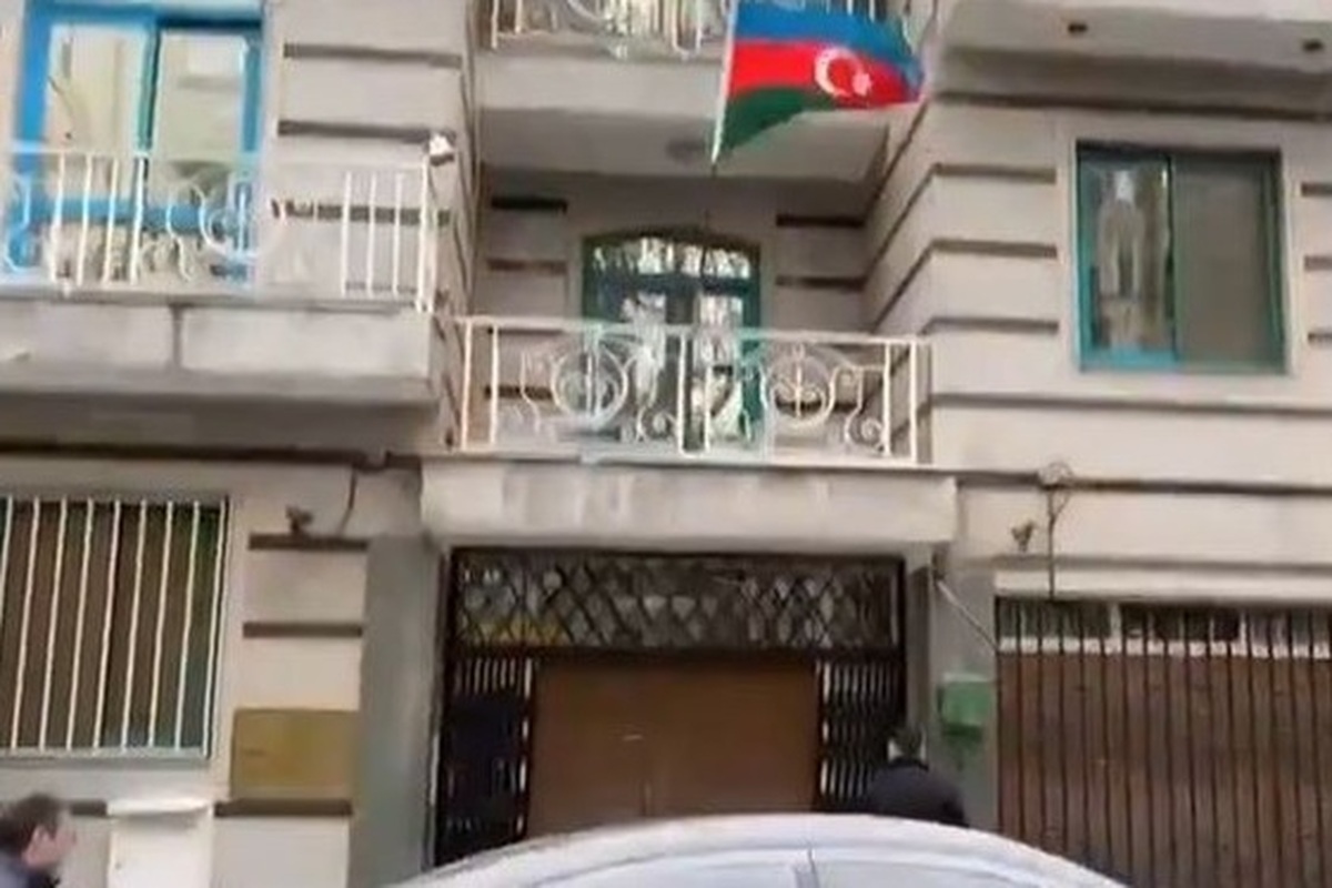 فیلم لحظه حمله مسلحانه به سفارت جمهوری آذربایجان در تهران