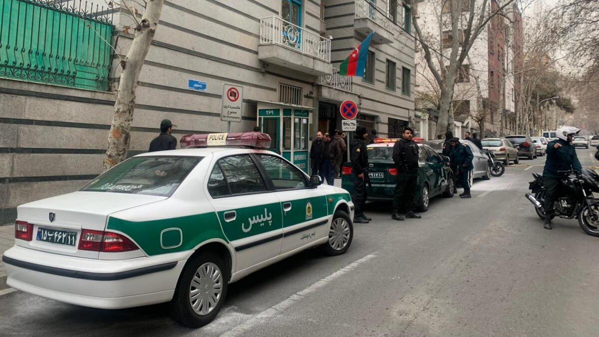 کارمندان سفارت ایران در باکو سفارت را ترک کردند (فیلم)