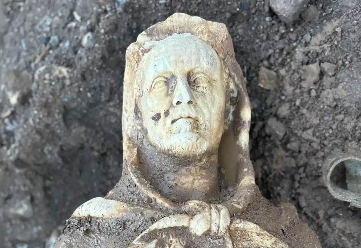 ایتالیا/ کشف مجسمه «هرکول» هنگام تعمیر فاضلاب