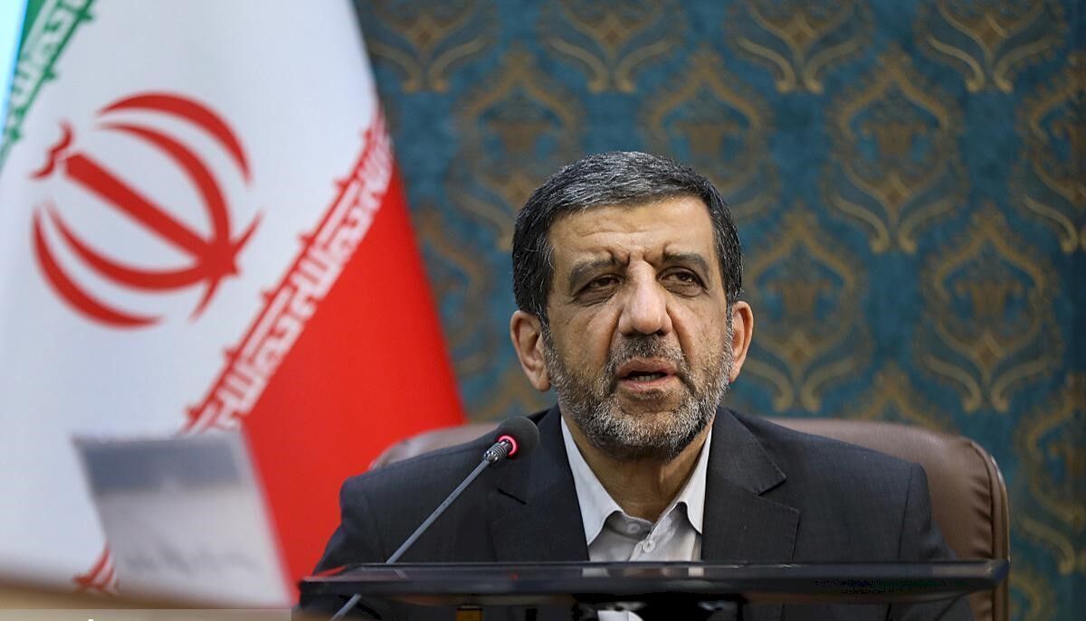 حمله روزنامه همشهری به ضرغامی: راه نزدیکی به مردم کوتاه آمدن از دین خدا نیست