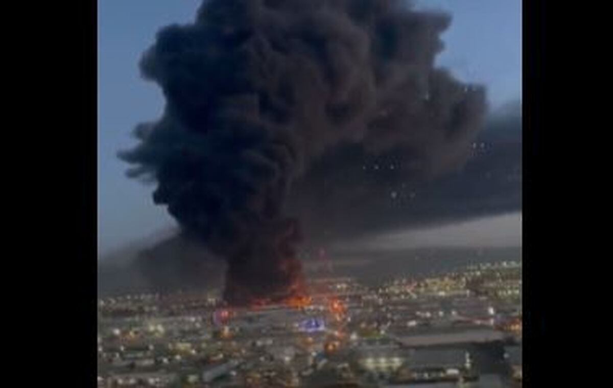 ببینید | آتش سوزی در مرکز بازیافت مقوا در مکزیک