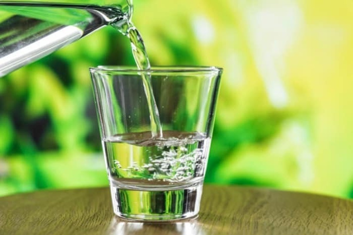 فواید درمانی نوشیدن آب گرم در طول روز