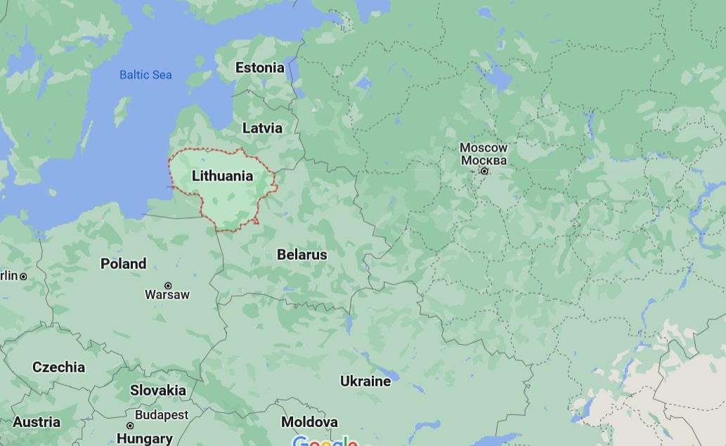 دردسر تانک روسی در لیتوانی / از گل حامیان تا دستشویی مخالفان