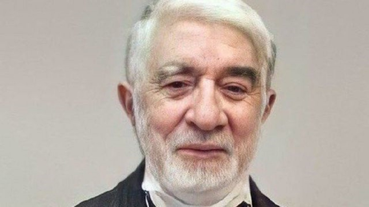 انتقال میرحسین موسوی به مرکز درمانی/ تکمیلی: حال او مساعد نیست (+عکس)