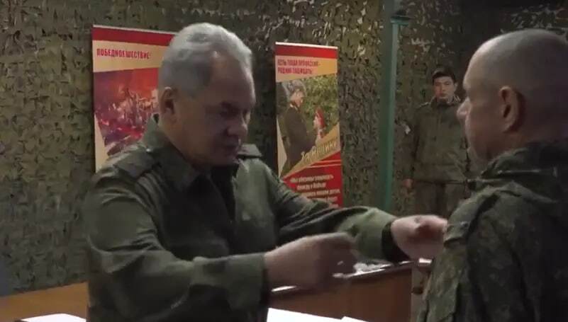 بازدید وزیر دفاع روسیه از نظامیان روس در اوکراین (+ عکس و فیلم) 5