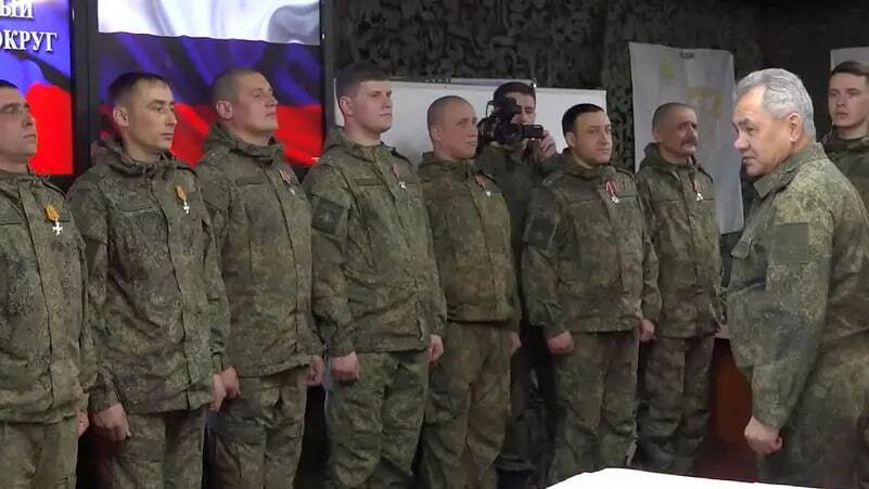 بازدید وزیر دفاع روسیه از نظامیان روس در اوکراین (+ عکس و فیلم) 6