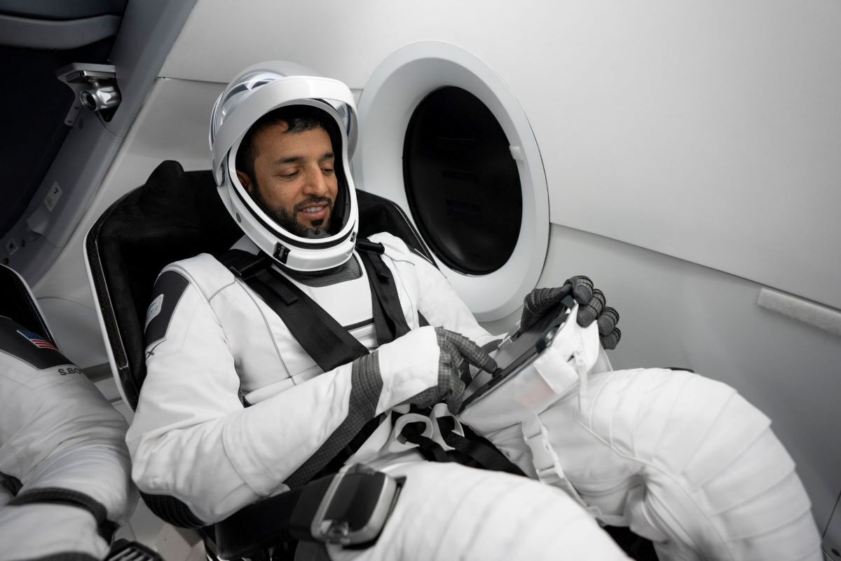 پرواز فضانورد اماراتی  (+عکس)