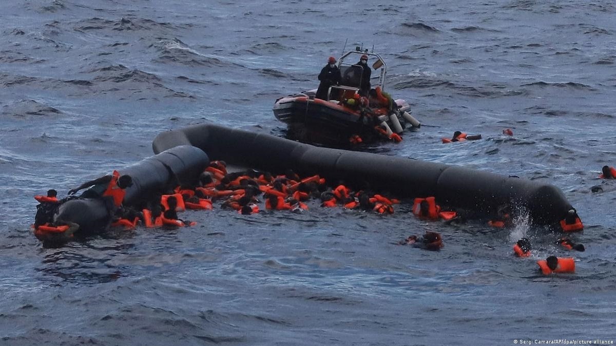 بریتانیا به مهاجرانی که با قایق‌های کوچک از مانش می‌‌گذرند، دیگر پناهندگی نمی‌دهد