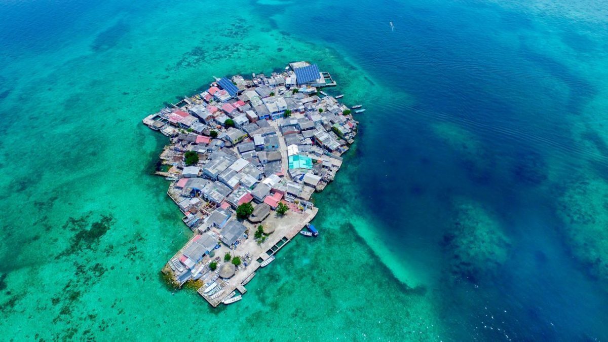 متراکم‌ترین جزیره جهان؛ زندگی 500 نفر در فضایی به مساحت 2 زمین فوتبال