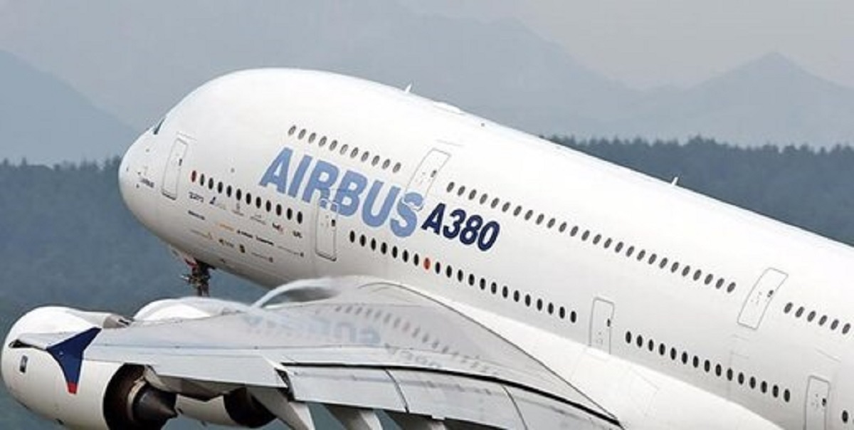 پرواز ایرباس از تبریز به عسلویه با خلبانی ۲ زن ایرانی (عکس)