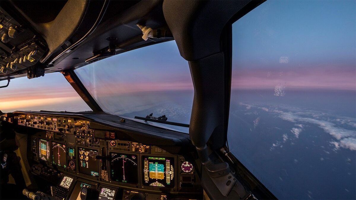 هدایت هواپیمای ایرباس توسط ۲ زن ایرانی (عکس)