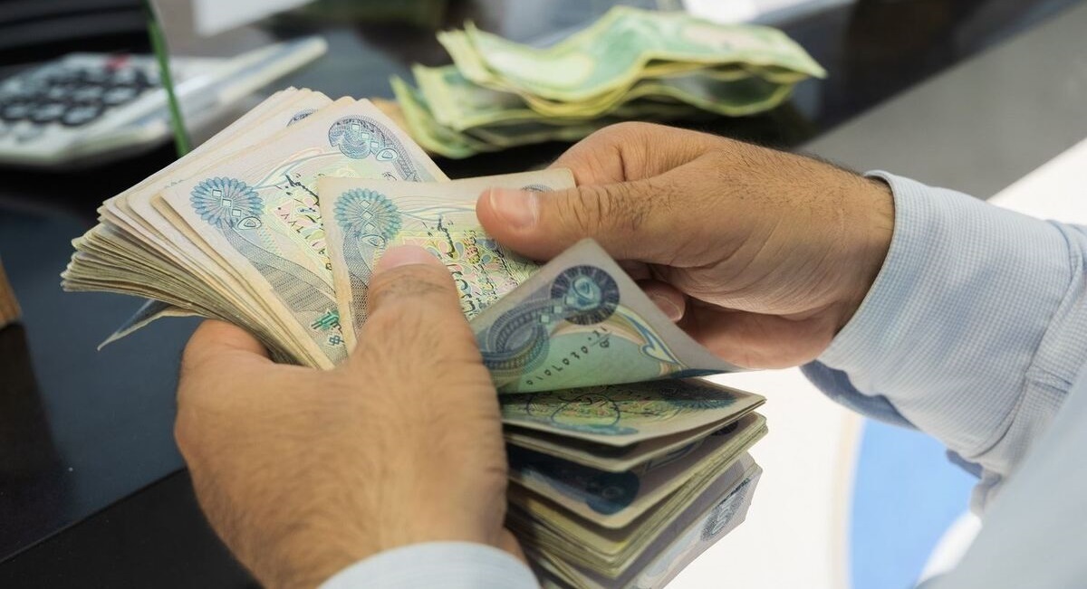 گلایه مسافران عتبات از نحوه توزیع ارز/ دینار در بازار کم است