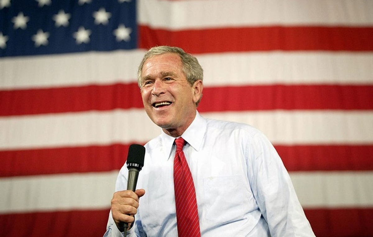 جورج بوش، ۲۰ سالگی، در کابین یک جنگنده (عکس)