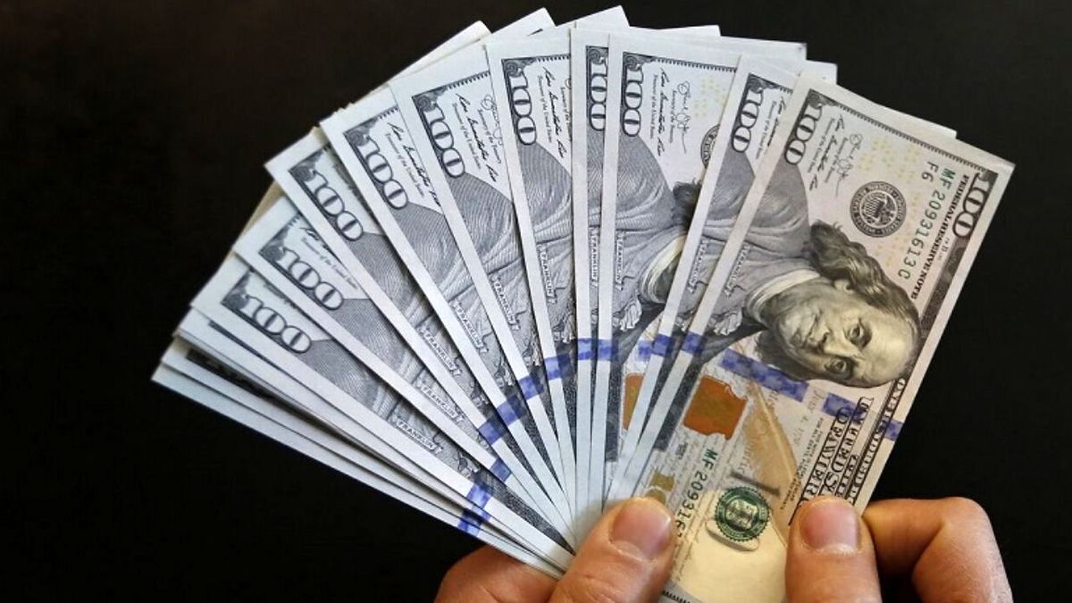 ایرنا: نرخ دلار در صرافی‌ها ۴۲ هزار تومان شد
