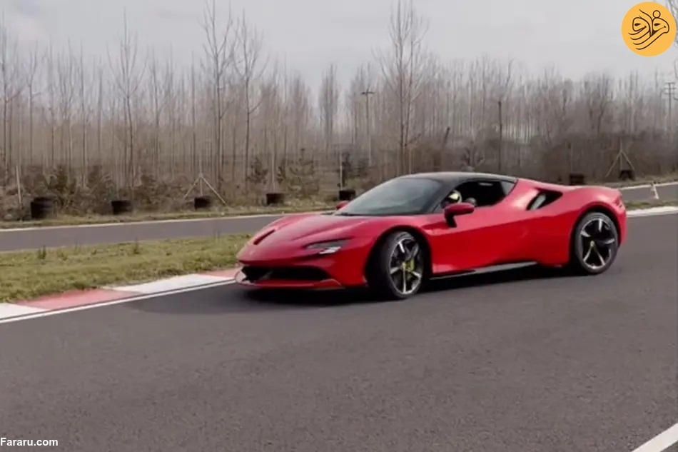 رانندگی حیرتانگیز کودک ۳ساله با سریعترین فراری! (+عکس) رانندگی حیرتانگیز کودک ۳ساله با سریعترین فراری! (+عکس)