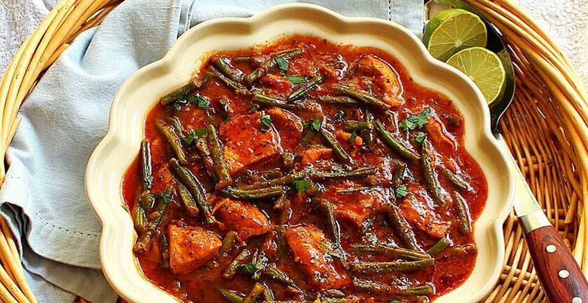 طرز تهیه خورش لوبیا سبز با مرغ؛ شیک و مجلسی
