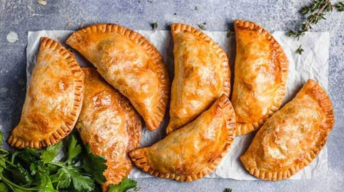 طرز تهیه پیراشکی گوشت؛ خیلی راحت و فوری