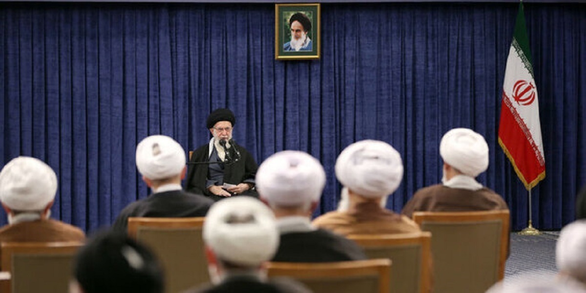 مقام معظم رهبری: سیاست امروز دشمن، یاس‌آفرینی است/علما به میان جوان‌ها بروند و گره‌های ذهنی آنها را باز کنند