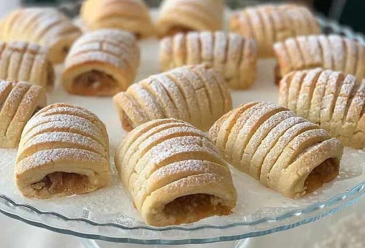 طرز تهیه قرابیه سیب و گردو؛ خوشمزه و ساده