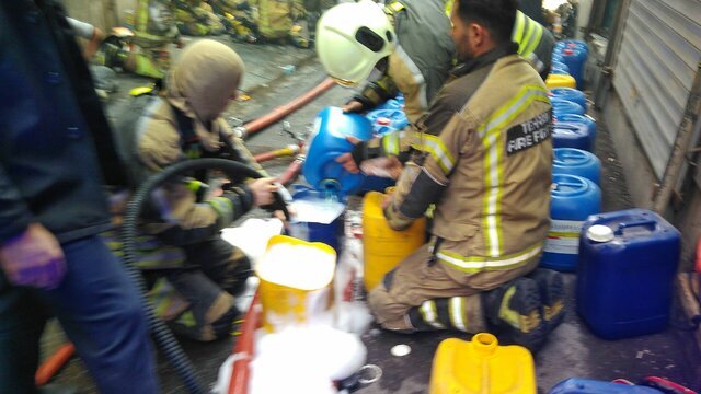 آتش‌سوزی در یک ساختمان ۱۰ طبقه در مرکز تهران