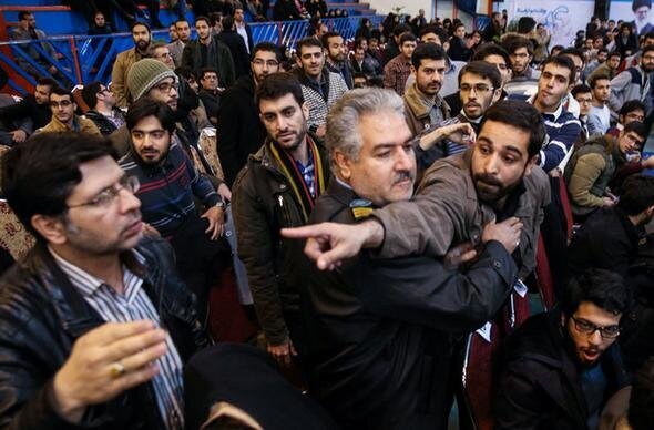 اعتماد: دو «اخلالگر» سخنرانی سال ۱۳۹۴ روحانی که اکنون در «بهارستان» و «پاستور»، «پست و مقام» گرفته‌اند (+عکس‌)