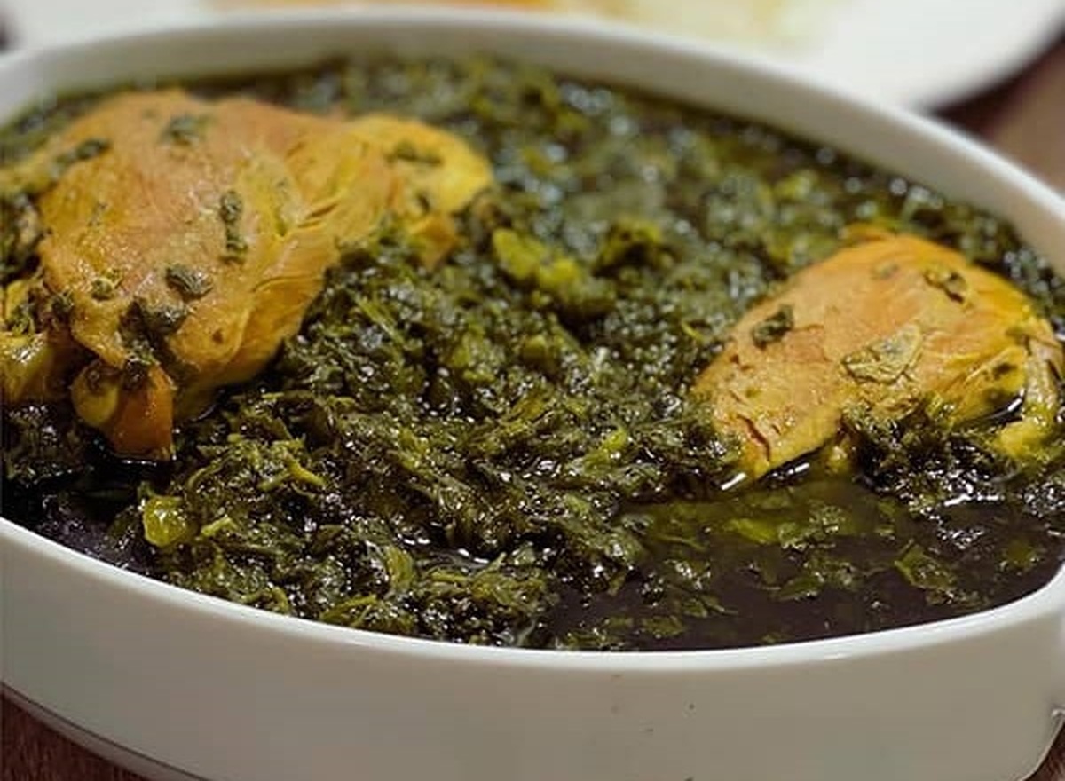 طرز تهیه خورش جعفری با مرغ به روش مجلسی