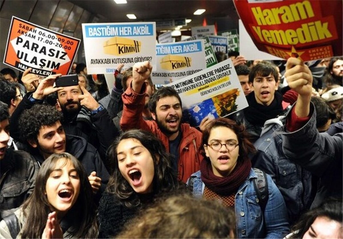 ببینید | اعتراضات علیه دولت اردوغان در ترکیه / علت: مدیریت ضعیف در زلزله