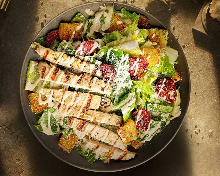 طرز تهیه سالاد سزار خوشمزه خانگی طرز تهیه سالاد سزار خوشمزه خانگی