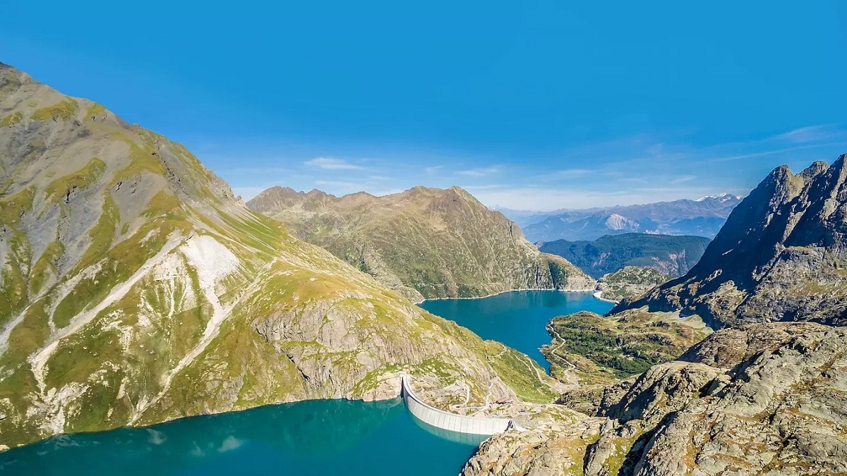 چرا سوئیس یک باتری آبی بزرگ ساخته است؟! (+فیلم و عکس)