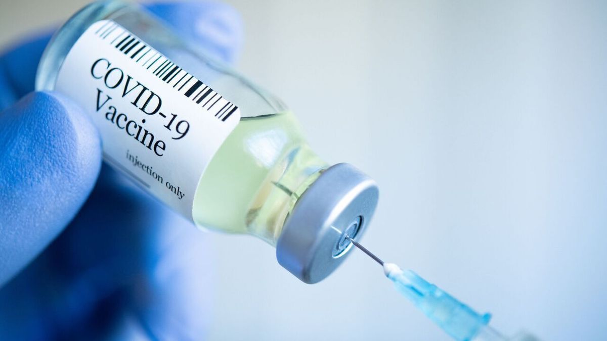 متخصص بیماری‌های ویروسی: همه مردم امسال یک دوز واکسن کرونا بزنند