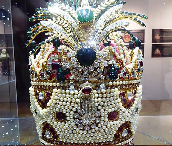 شاهان عشقِ جواهر در عهد قاجار و پهلوی/ جواهرات ملی ایران چقدر می‌ارزد؟
