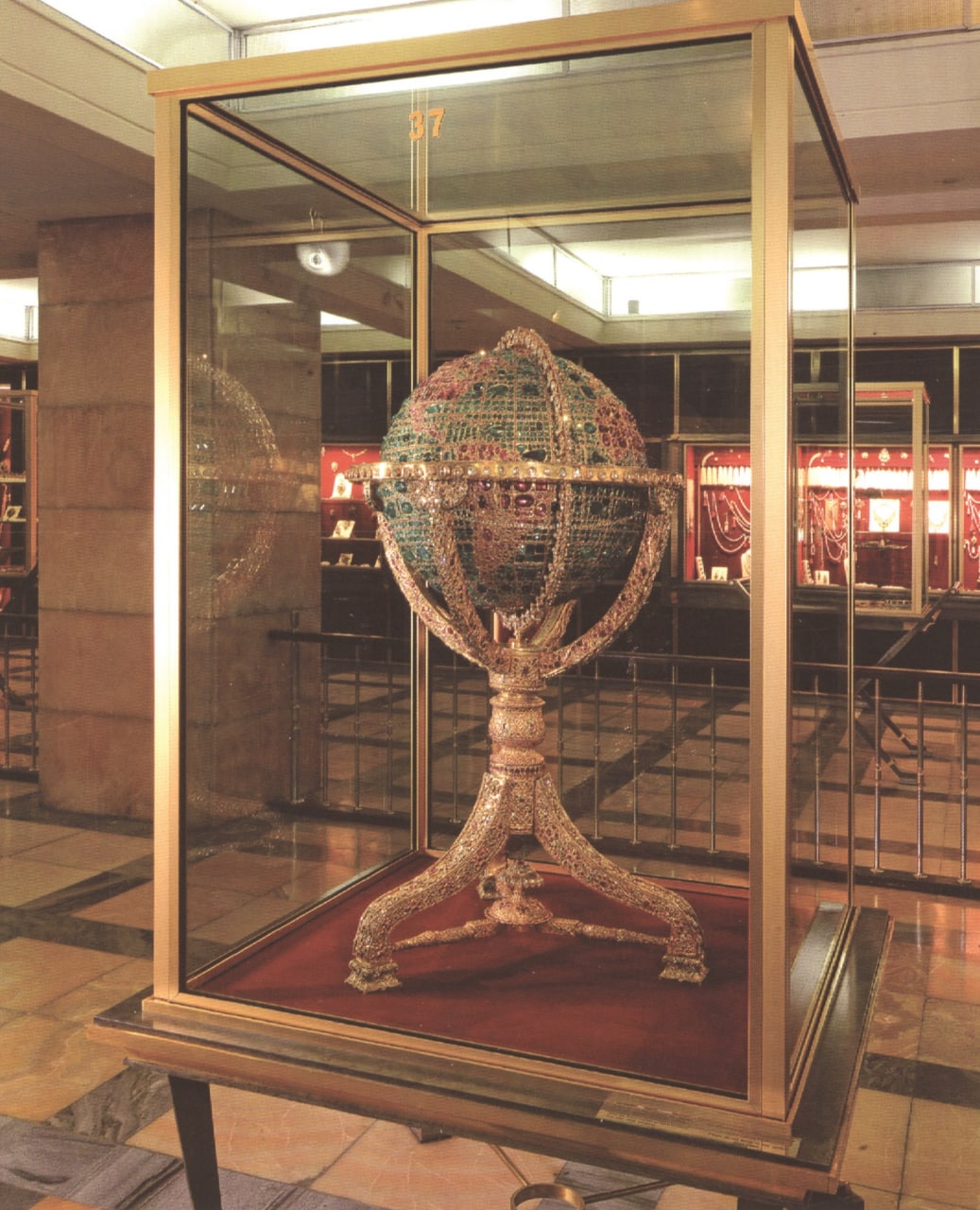 شاهان عشقِ جواهر در عهد قاجار و پهلوی/ جواهرات ملی ایران چقدر می‌ارزد؟