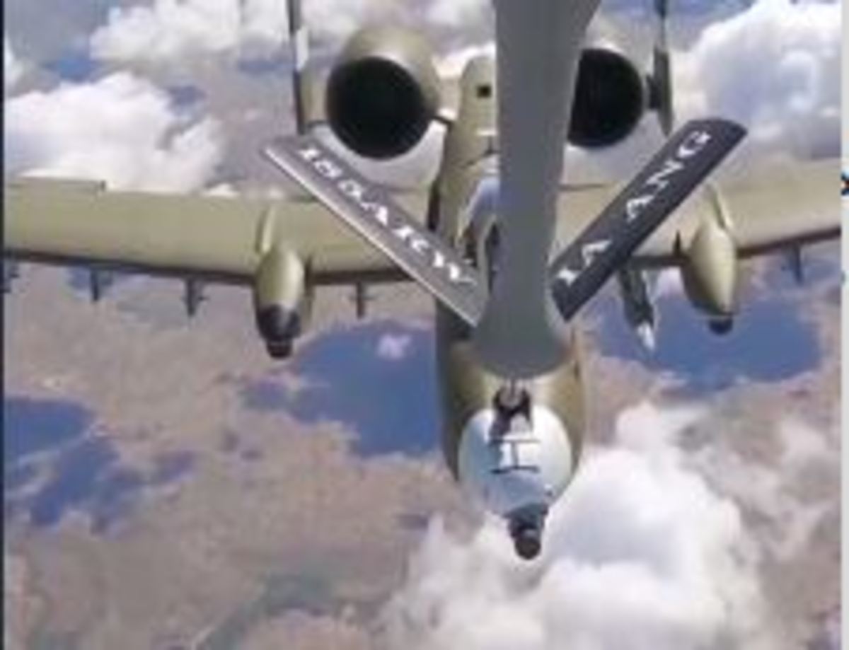 ببینید| سوختگیری هوایی A-۱۰ از نمای بالای هواپیما