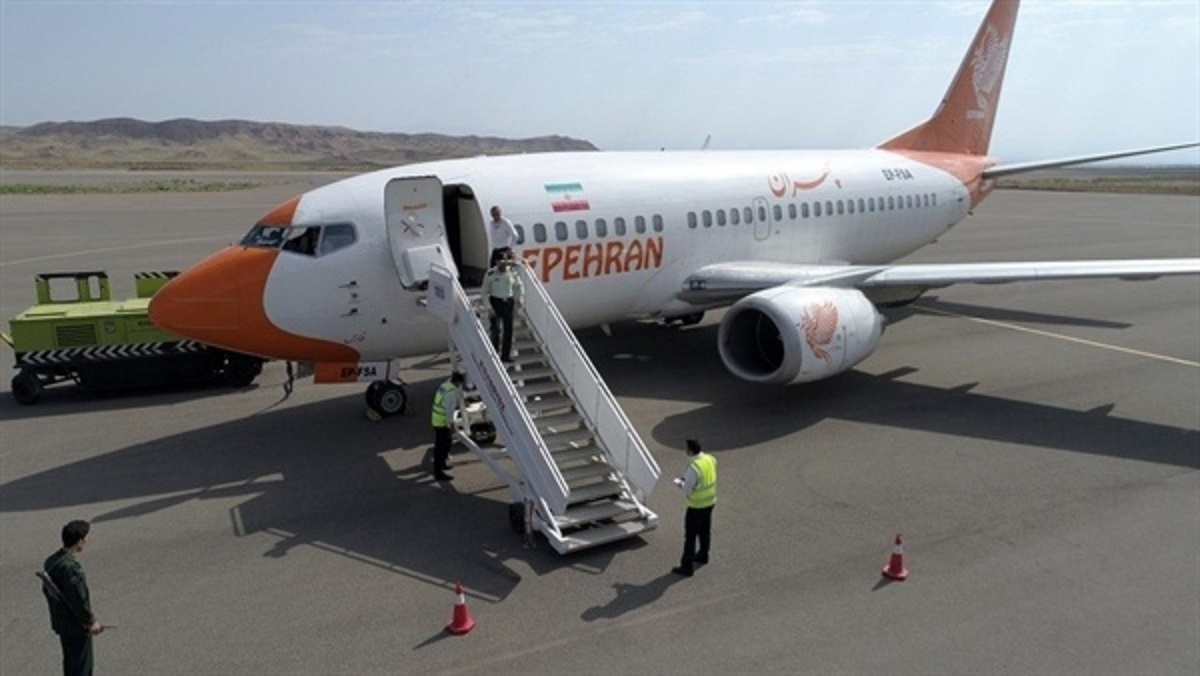 لاستیک هواپیمای سپهران در حین برخاست از فرودگاه شیراز ترکید
