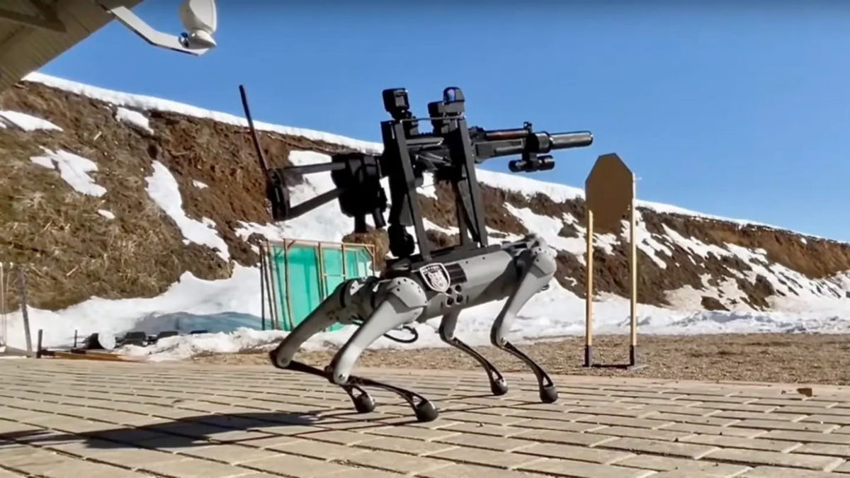 ببینید| کابوسی که محقق شد: سگ رباتیک روسی تیرانداز (+عکس)