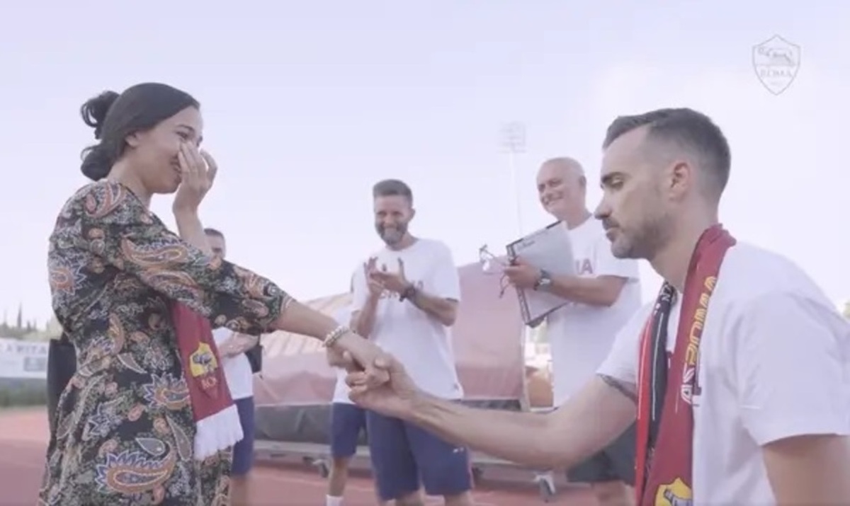 خواستگاری یک هوادار از دختر مورد علاقه مقابل ژوزه مورینیو (فیلم)