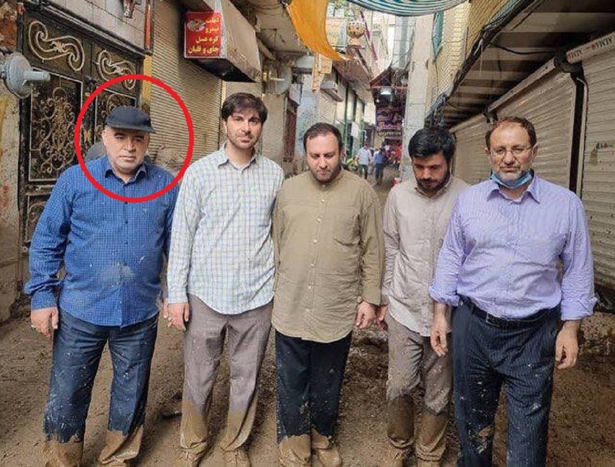 شاکری، نماینده مجلس درمورد عکس گرفتن با چند نماینده دیگر در گِل:
 حین عبور از ما عکس گرفتند / وقت چکمه پوشیدن نداشتیم /بازدید میدانی ما غرورآفرین بود