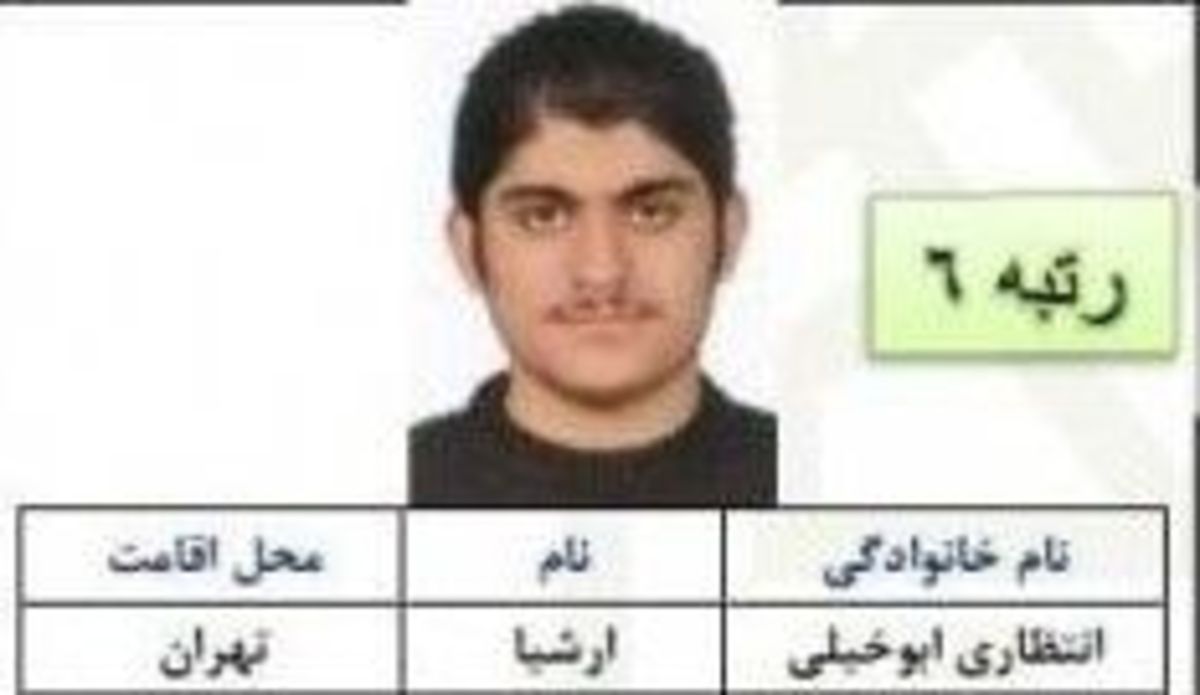 رتبه ۶ علوم تجربی کنکور: روزی ۸ ساعت درس خواندم/ ۳ سال آخر دبیرستان را با جدیت درس بخوانید/ فقط در کلاس‌های مدرسه شرکت کردم