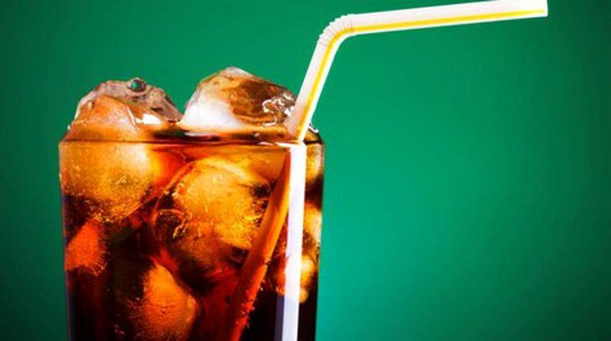 با مصرف نوشابه رژیمی چه اتفاقی برای بدن میافتد؟ با مصرف نوشابه رژیمی چه اتفاقی برای بدن میافتد؟