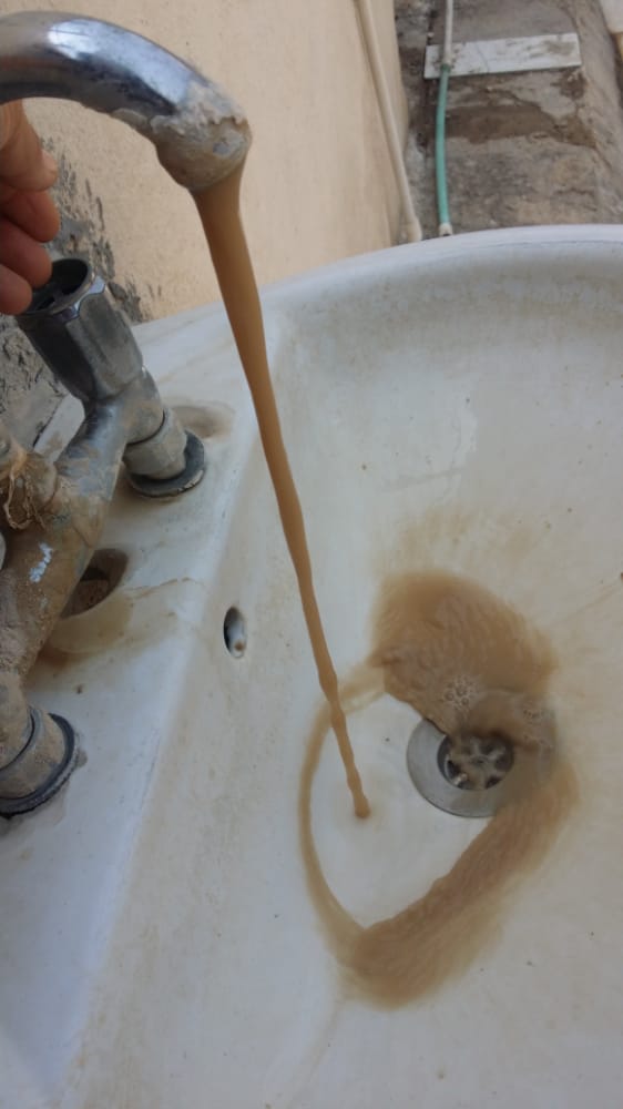 آب گل آلود در رامشیر خوزستان (+عکس)/ مردم روستا با آب کولرگازی، وضو می گیرند/آبفا: کاری از دست ما بر نمی آید آب گل آلود در رامشیر خوزستان (+عکس)/ مردم روستا با آب کولرگازی، وضو می گیرند/آبفا: کاری از دست ما بر نمی آید