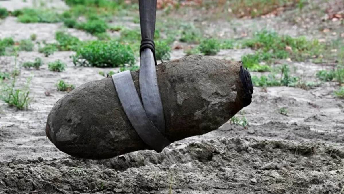 کشف بمبی تاریخی در بستر رودخانه خشکیده در ایتالیا (+ عکس)