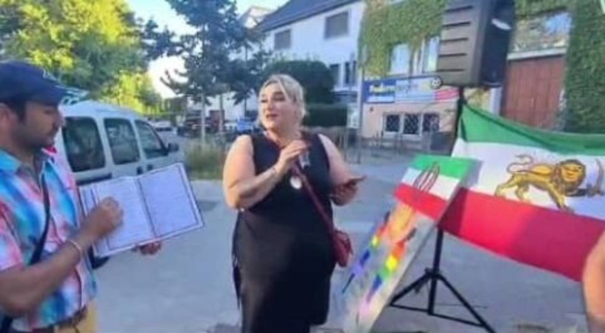 جسارت به ساحت قرآن کریم با پرچم‌ شیر و خورشید در آلمان/ اهانت به بزرگان دین و مسئولان ایران/ پلیس مانع نشد