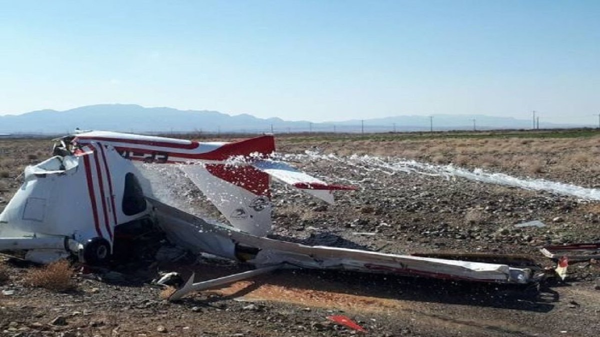 سقوط هواپیما فوق سبک در فارس/ دو نفر مصدوم شدند