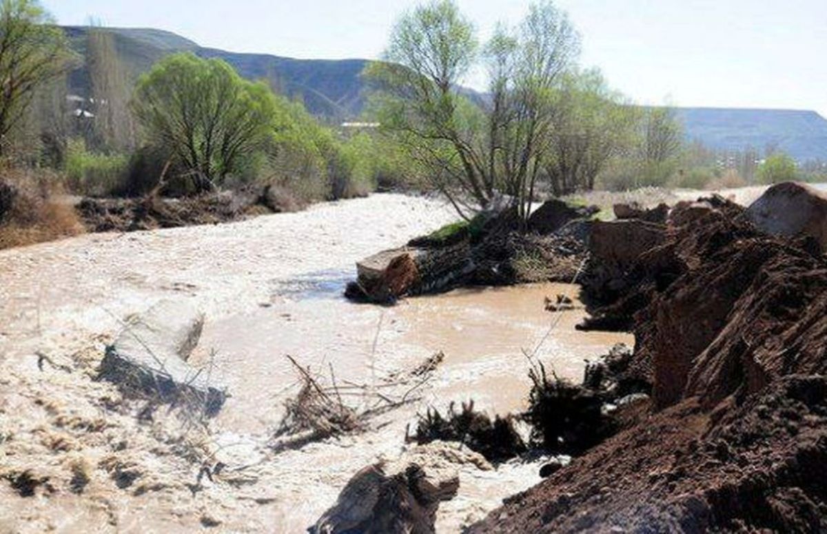 جاری شدن مجدد سیل در فیروز کوه (+فیلم)