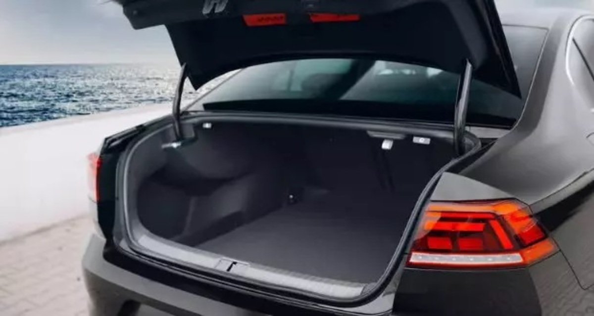 ۱۳ چیز مهمی که باید در صندوق عقب خودرو همراه داشته باشیم